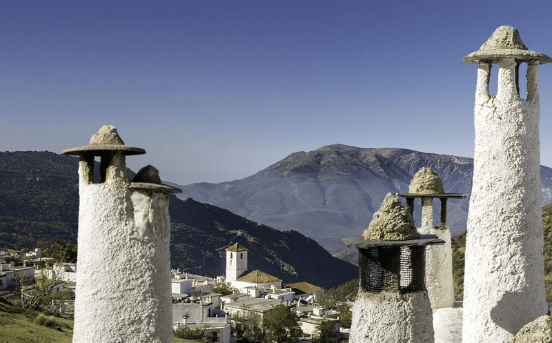 Spend the day in La Alpujarra among white villages and the landscape of Trevélez 