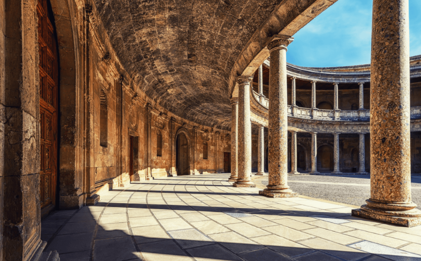 Private transfer in luxury vehicle from Hotel in Granada to the Alhambra, and from Alhambra back to Hotel for 4 passengers 2