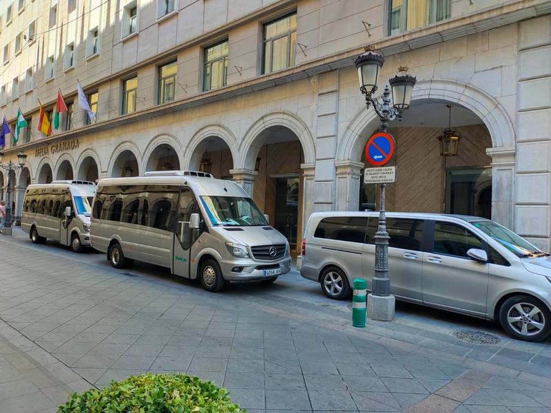 Transferência Privada do Aeroporto de Málaga para o Seu Hotel em Granada