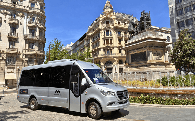 Transferência privada em minivan para a Alhambra, até 7 passageiros