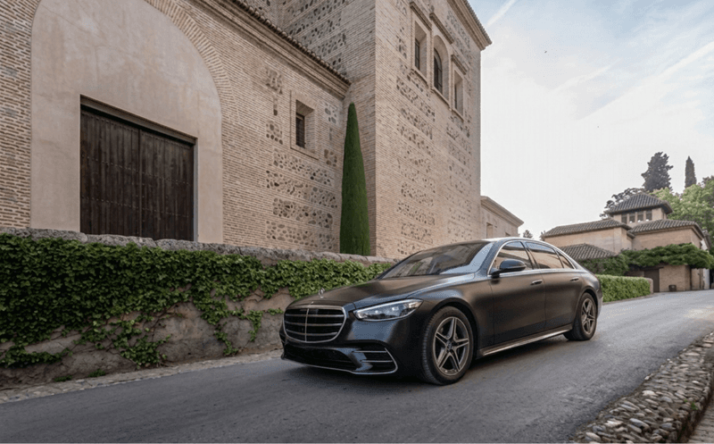 Private transfer in luxury vehicle from Hotel in Granada to the Alhambra, and from Alhambra back to Hotel for 4 passengers